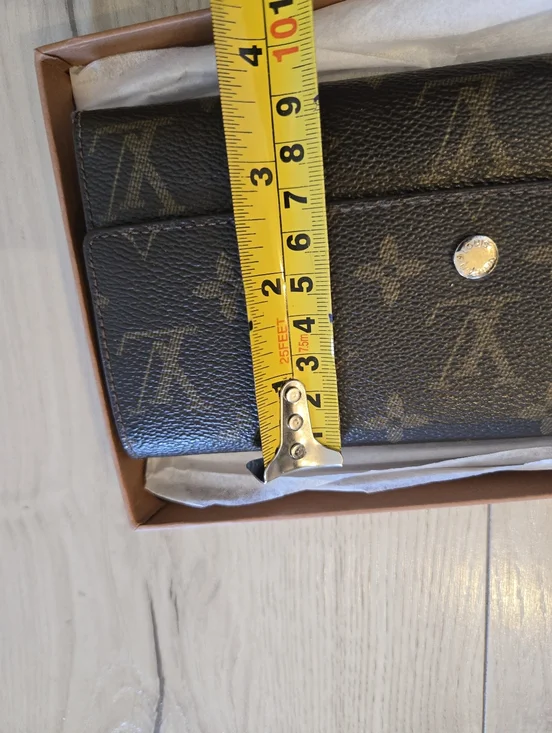 Louis Vuitton Monogram Wallet Excellent condition Rarely Used. - Picture 6 of 14